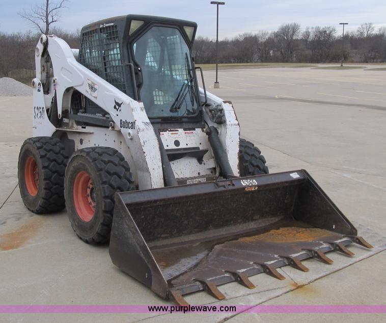 image for item F8929 2002 Bobcat S250 skid steer