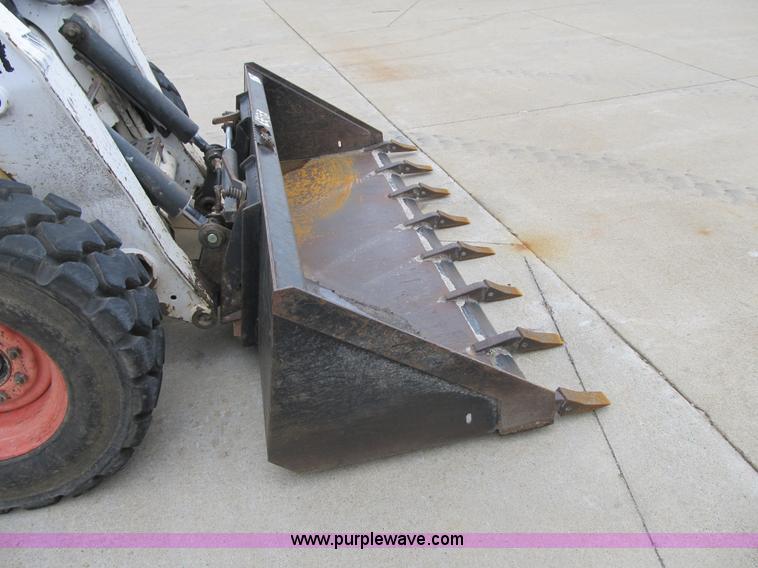 image for item F8929 2002 Bobcat S250 skid steer