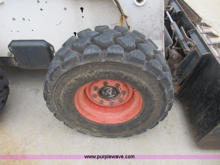 image for item F8929 2002 Bobcat S250 skid steer
