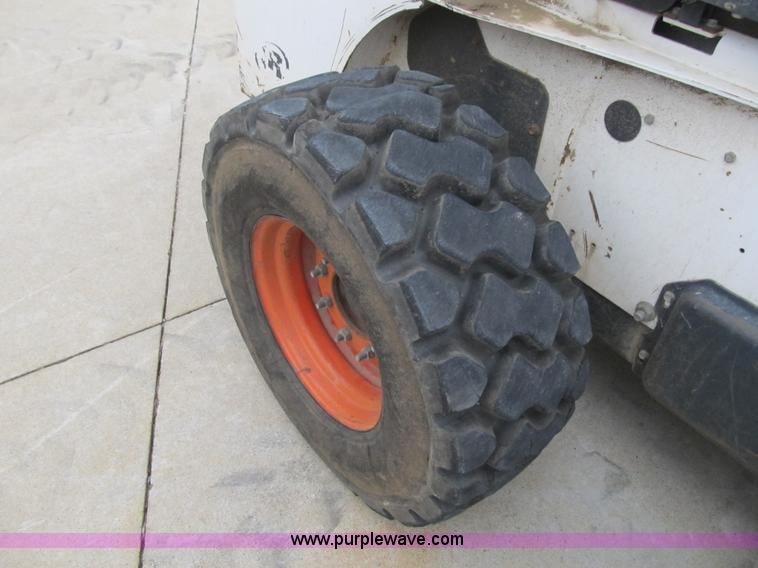 image for item F8929 2002 Bobcat S250 skid steer