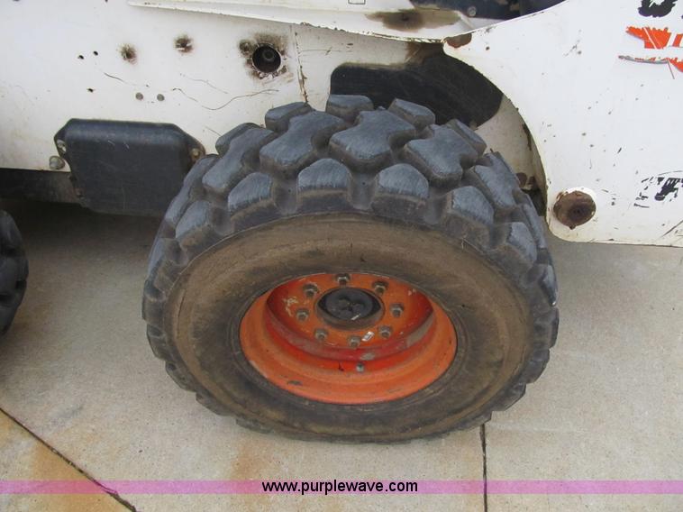 image for item F8929 2002 Bobcat S250 skid steer