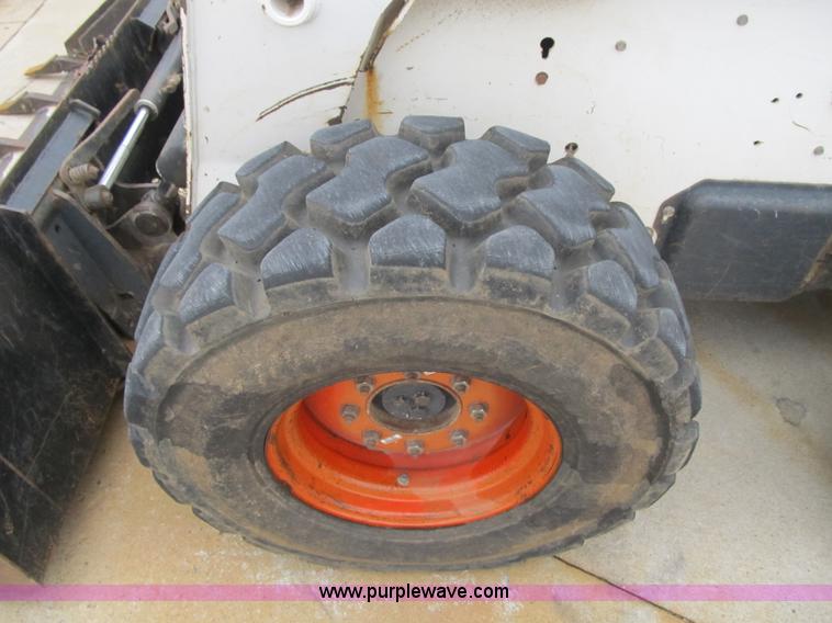 image for item F8929 2002 Bobcat S250 skid steer