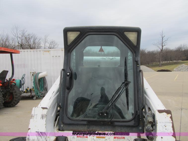 image for item F8929 2002 Bobcat S250 skid steer