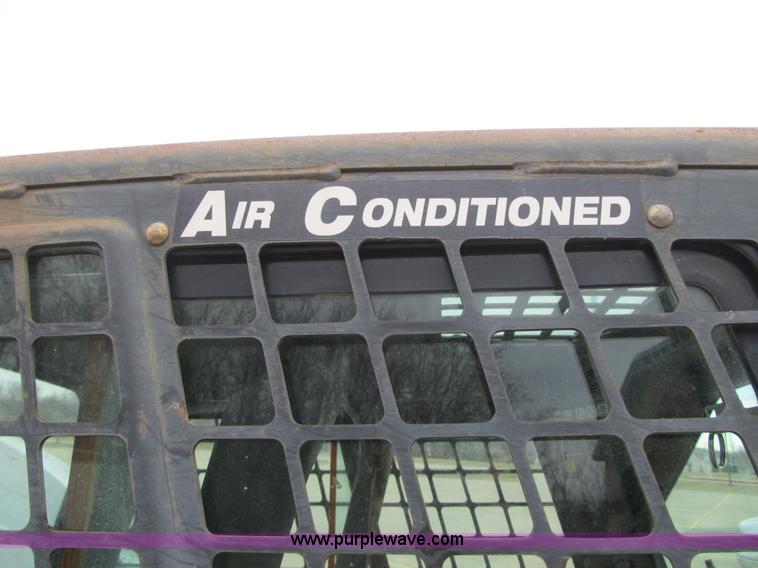 image for item F8929 2002 Bobcat S250 skid steer