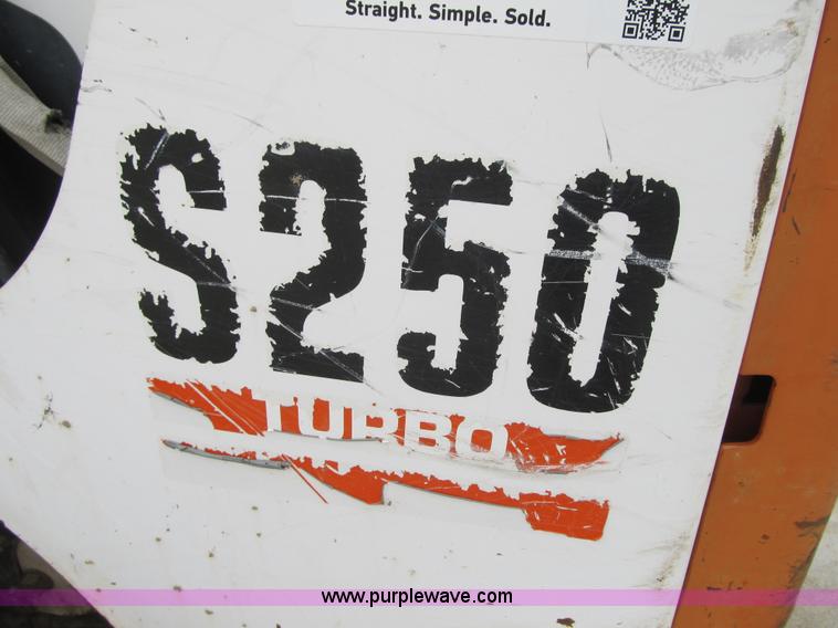 image for item F8929 2002 Bobcat S250 skid steer