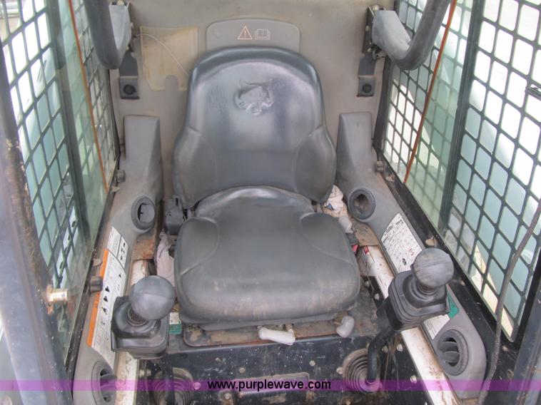 image for item F8929 2002 Bobcat S250 skid steer