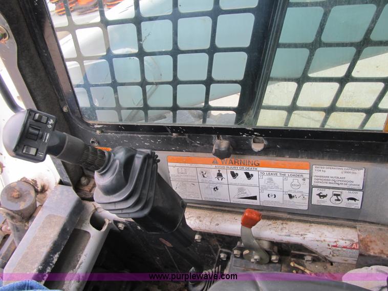 image for item F8929 2002 Bobcat S250 skid steer