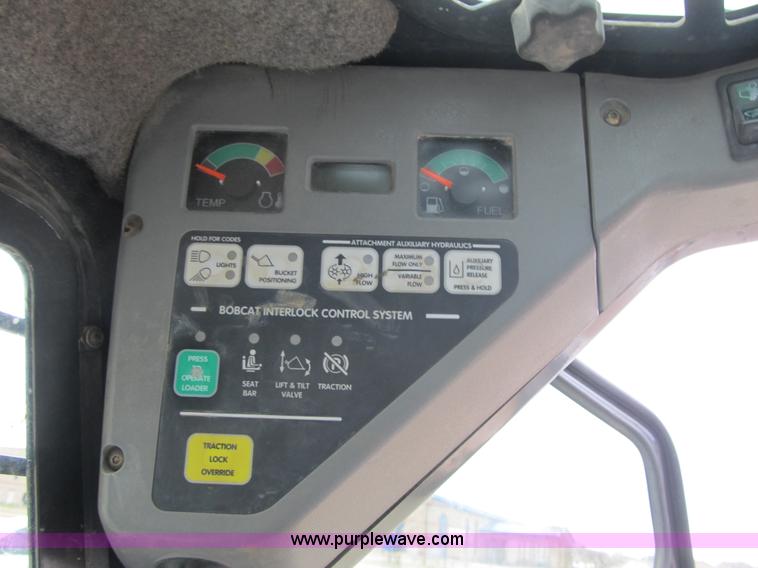 image for item F8929 2002 Bobcat S250 skid steer