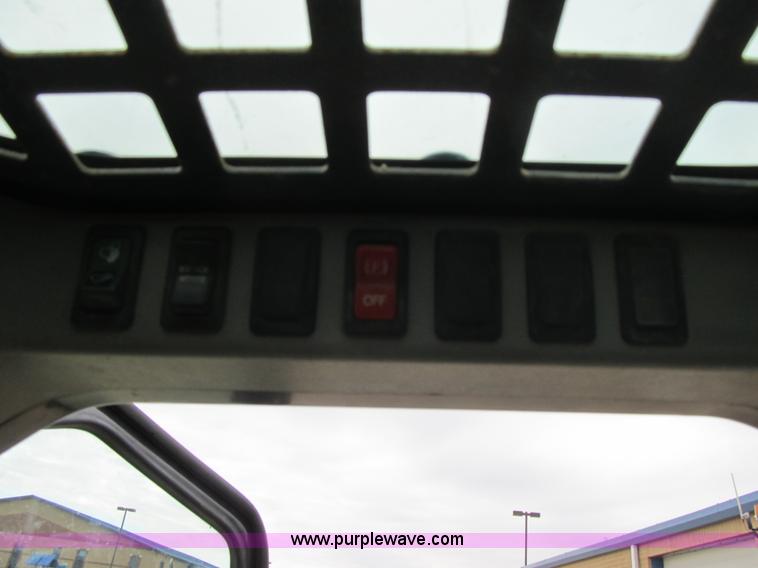 image for item F8929 2002 Bobcat S250 skid steer