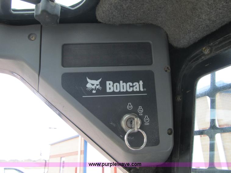 image for item F8929 2002 Bobcat S250 skid steer