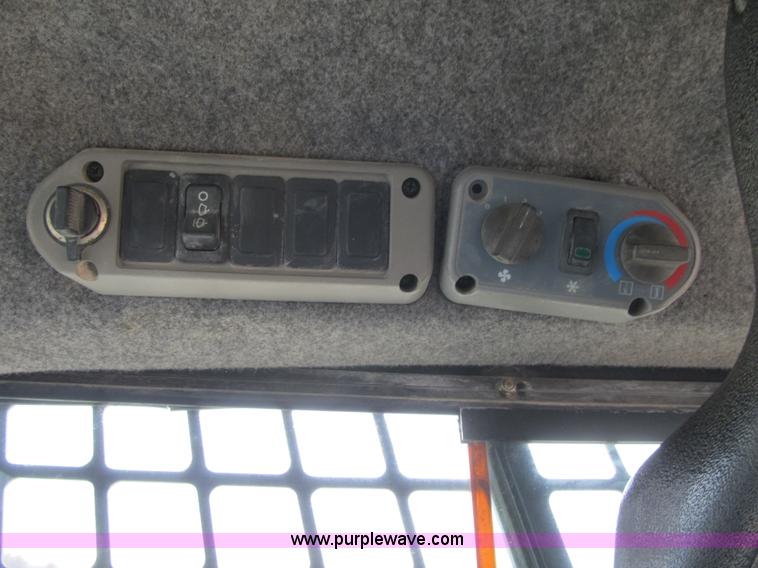 image for item F8929 2002 Bobcat S250 skid steer