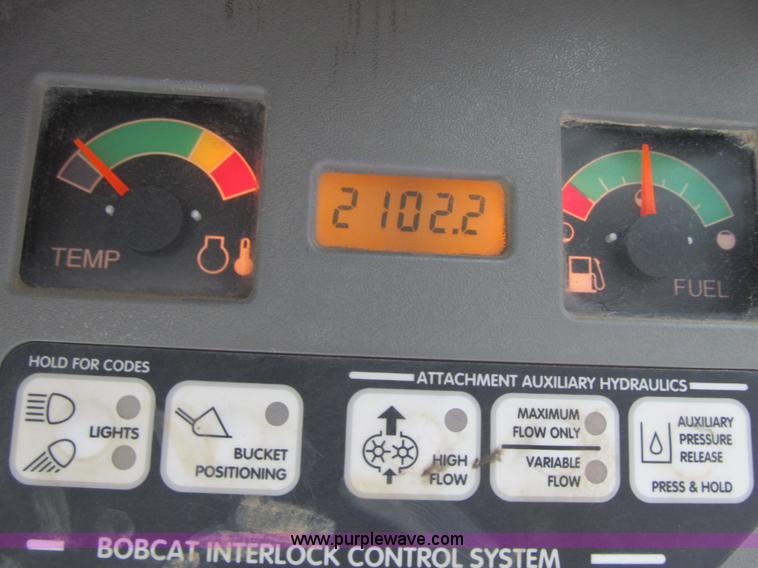 image for item F8929 2002 Bobcat S250 skid steer