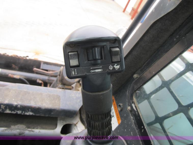 image for item F8929 2002 Bobcat S250 skid steer