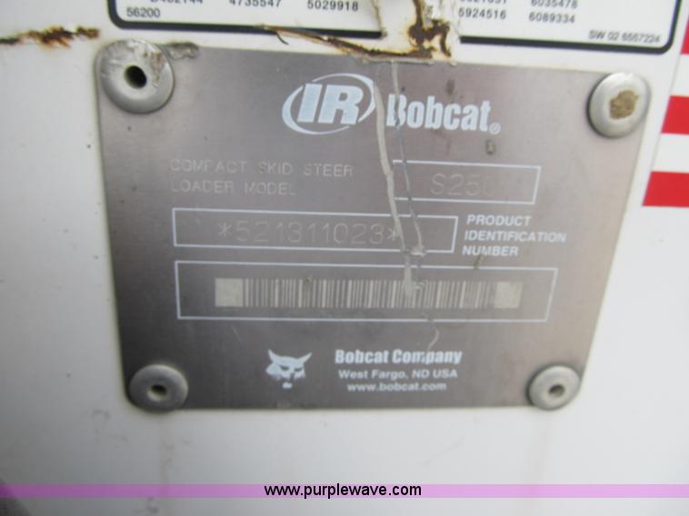 image for item F8929 2002 Bobcat S250 skid steer