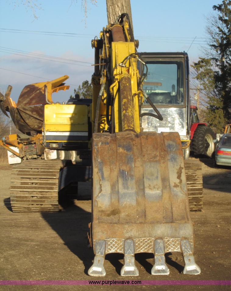 image for item G9858 1992 Kobelco SK200LC Mark III excavator