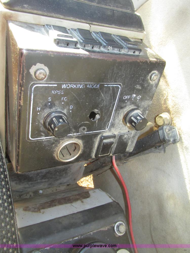 image for item G9858 1992 Kobelco SK200LC Mark III excavator