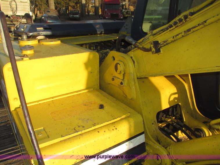 image for item G9858 1992 Kobelco SK200LC Mark III excavator