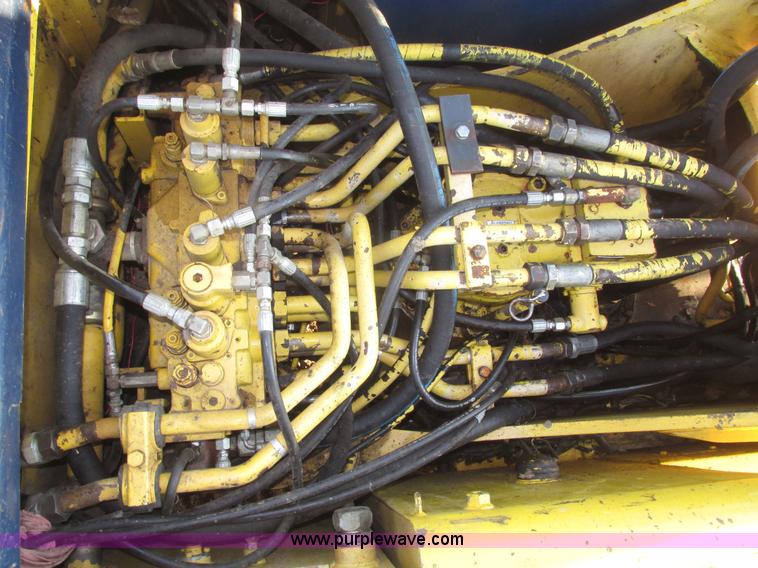 image for item G9858 1992 Kobelco SK200LC Mark III excavator