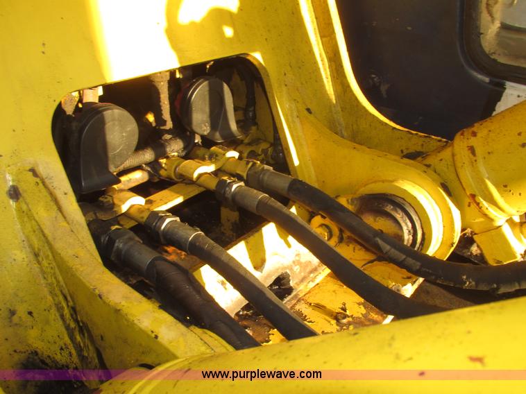 image for item G9858 1992 Kobelco SK200LC Mark III excavator