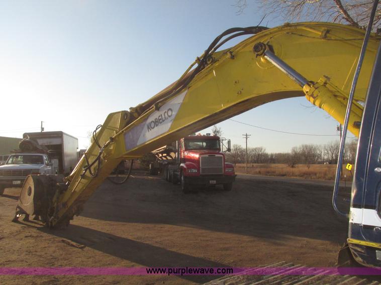 image for item G9858 1992 Kobelco SK200LC Mark III excavator
