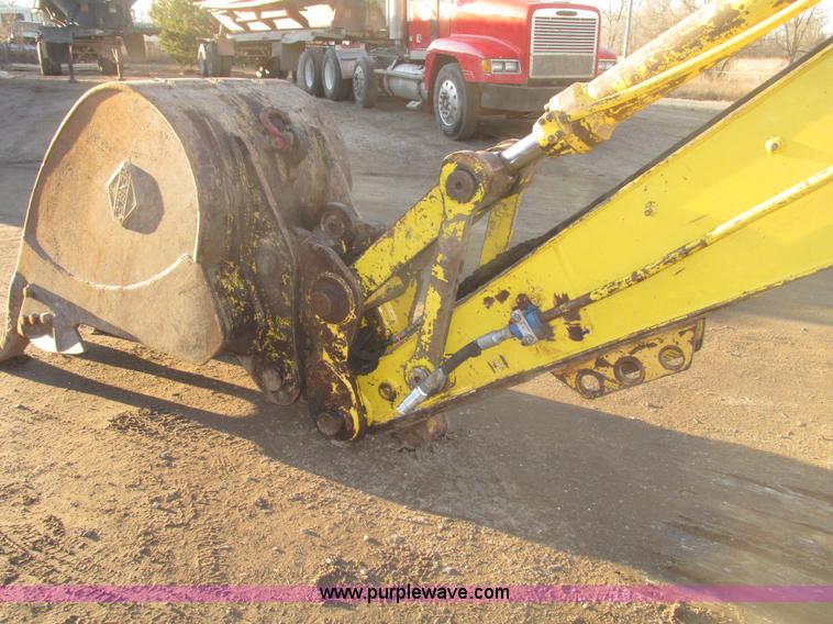 image for item G9858 1992 Kobelco SK200LC Mark III excavator