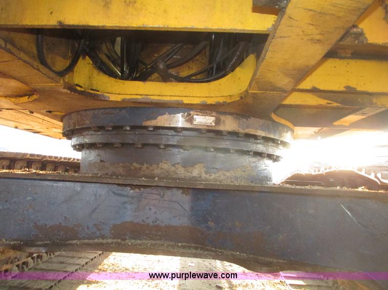 image for item G9858 1992 Kobelco SK200LC Mark III excavator