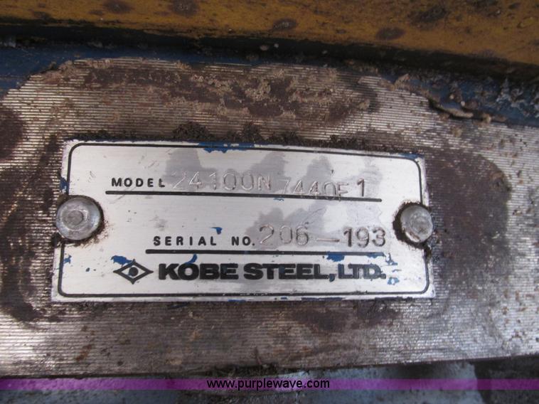 image for item G9858 1992 Kobelco SK200LC Mark III excavator