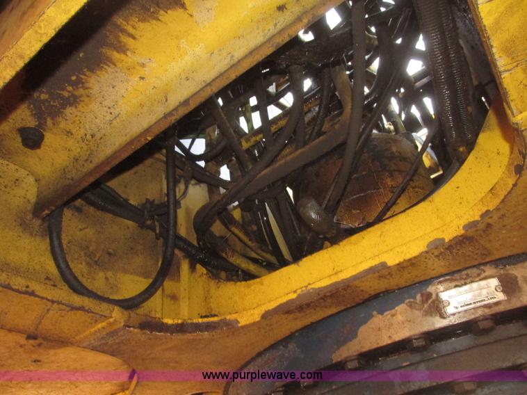 image for item G9858 1992 Kobelco SK200LC Mark III excavator