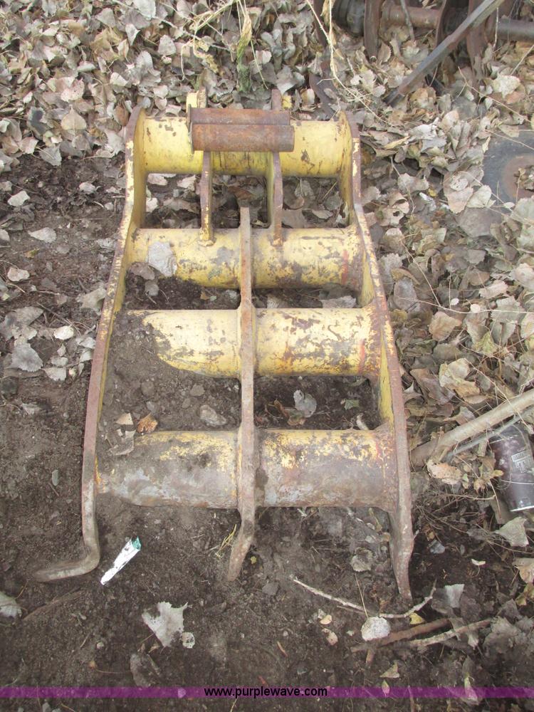 image for item G9858 1992 Kobelco SK200LC Mark III excavator