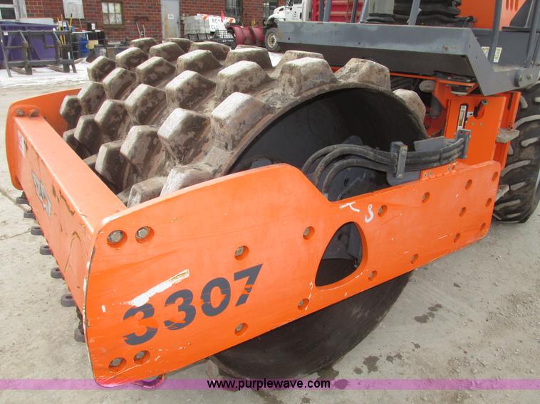 image for item G9879 2004 Hamm 3307P articulated pad foot roller
