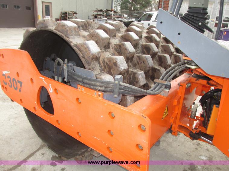 image for item G9879 2004 Hamm 3307P articulated pad foot roller