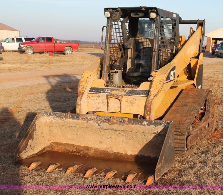 image for item H1689 2004 Caterpillar 287 skid steer