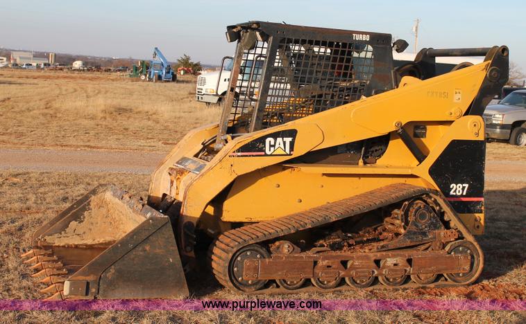 image for item H1689 2004 Caterpillar 287 skid steer