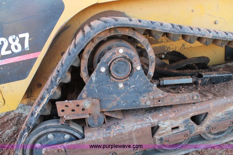 image for item H1689 2004 Caterpillar 287 skid steer