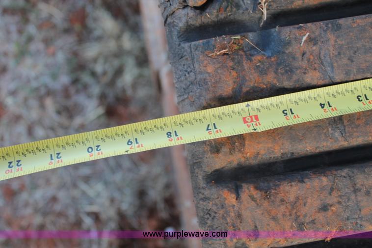 image for item H1689 2004 Caterpillar 287 skid steer