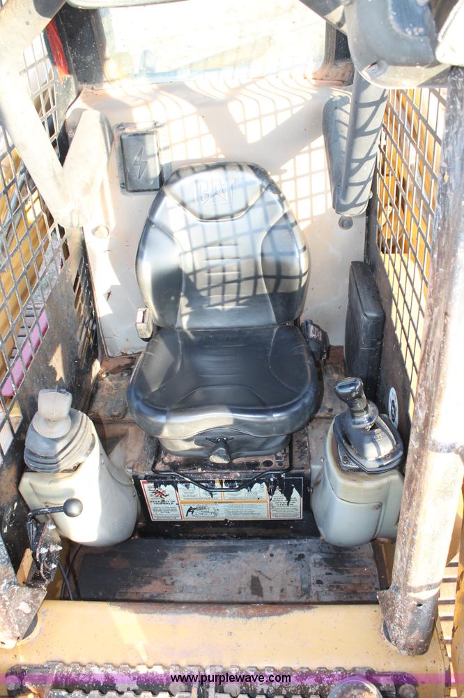 image for item H1689 2004 Caterpillar 287 skid steer