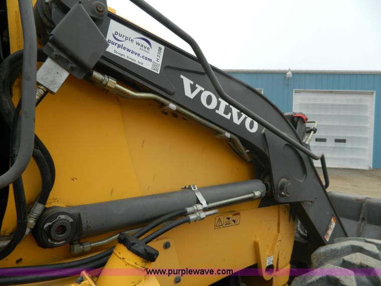 image for item H2308 2004 Volvo BL70 backhoe