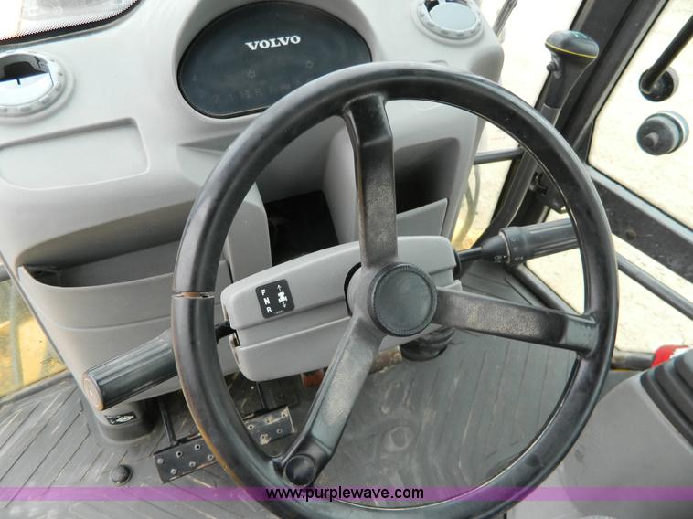 image for item H2308 2004 Volvo BL70 backhoe