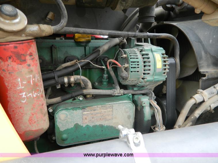 image for item H2308 2004 Volvo BL70 backhoe