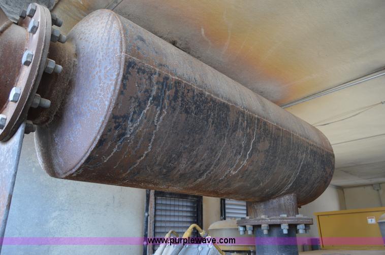 image for item H2968 2001 Caterpillar 3412 generator