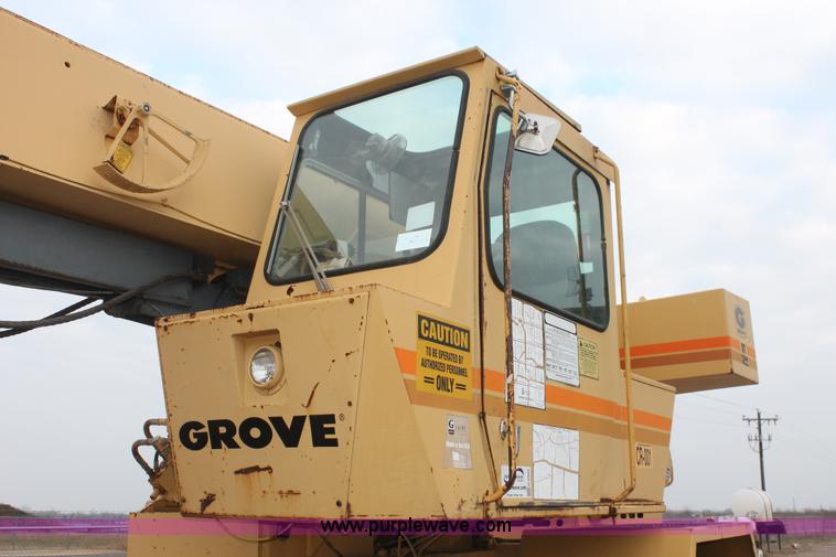 image for item H5503 1985 Grove RT522 rough terrain crane