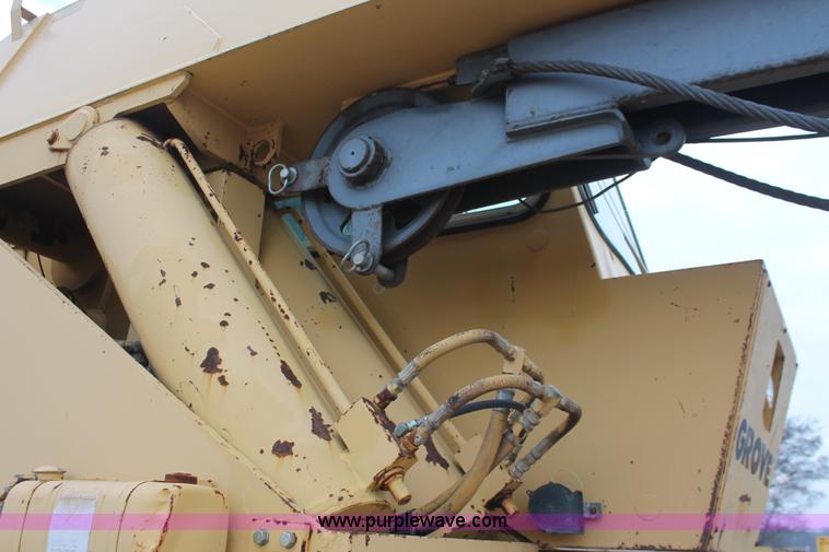 image for item H5503 1985 Grove RT522 rough terrain crane