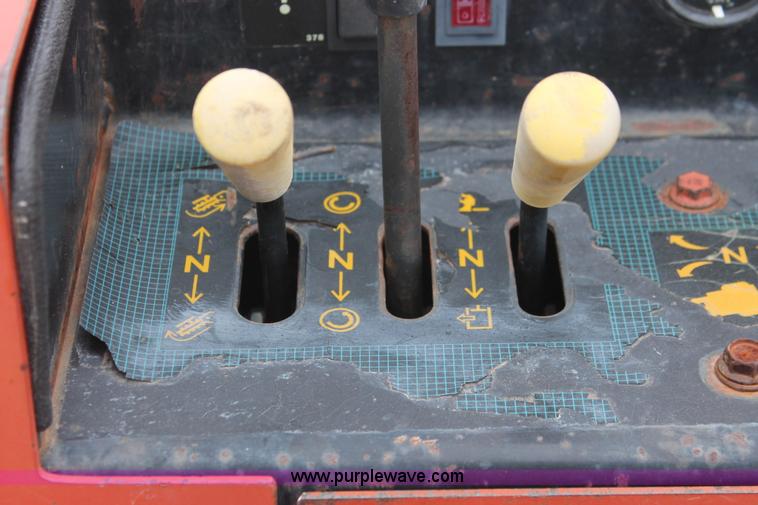 image for item H5974 1998 Ditch Witch 410SX vibratory cable plow