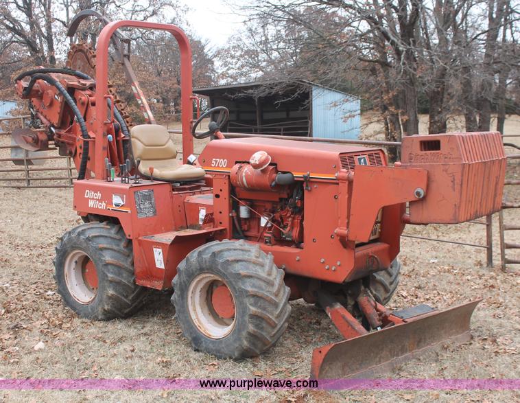 image for item H5975 1999 Ditch Witch 5700 trencher