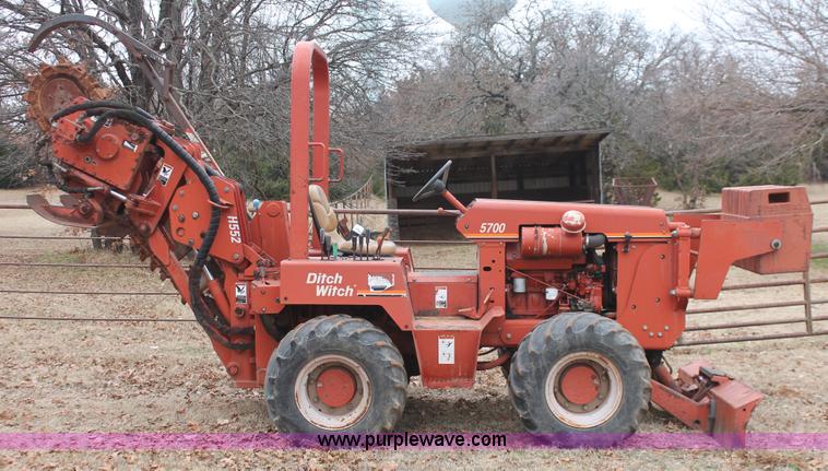 image for item H5975 1999 Ditch Witch 5700 trencher