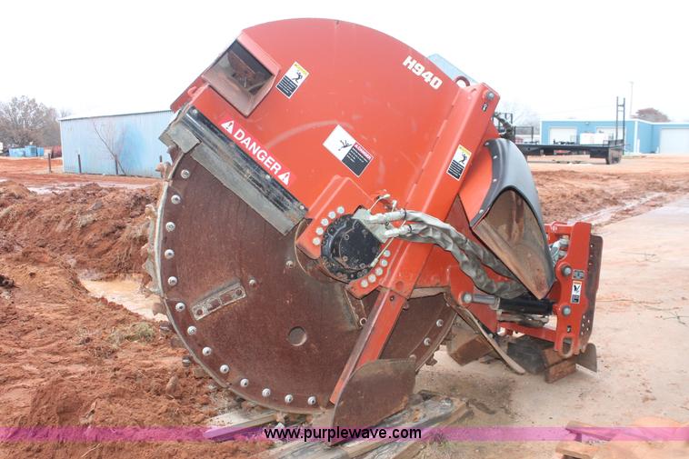image for item H5992 2004 Ditch Witch H940 center line saw