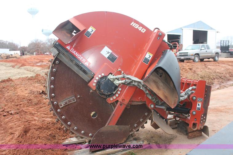 image for item H5992 2004 Ditch Witch H940 center line saw
