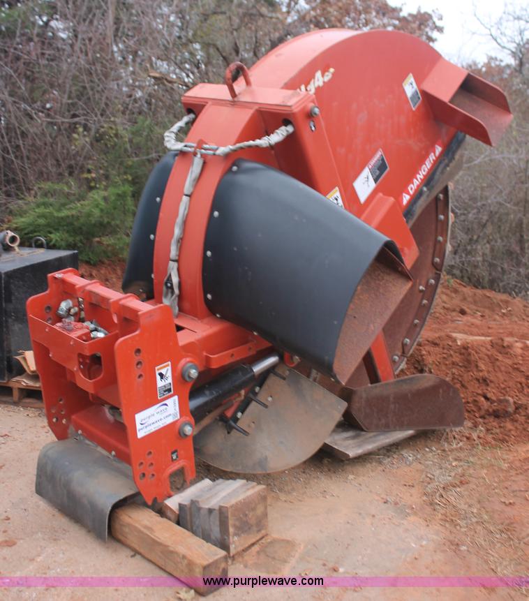 image for item H5992 2004 Ditch Witch H940 center line saw