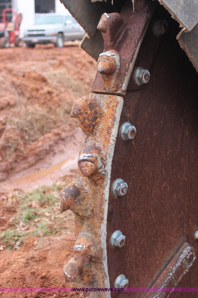 image for item H5992 2004 Ditch Witch H940 center line saw