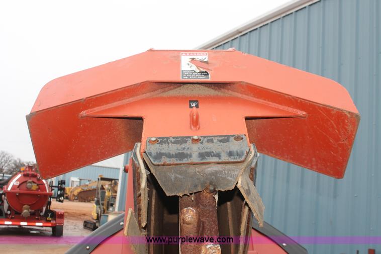 image for item H5992 2004 Ditch Witch H940 center line saw